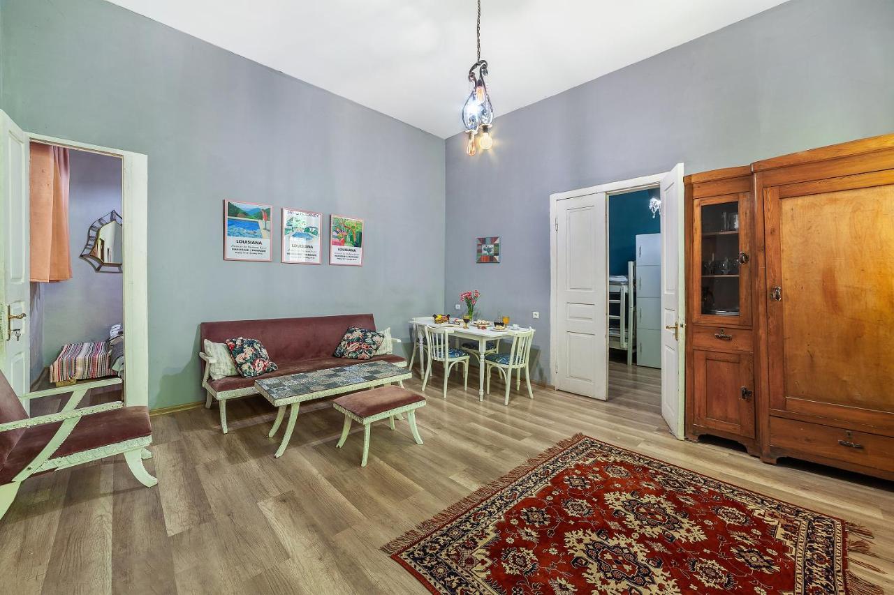Hostel Indie Mindie Tbilisi Exteriör bild